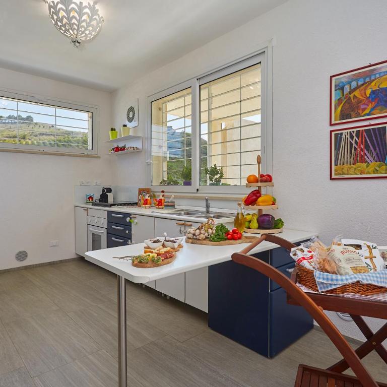 Villa Bonifato alloggo a uso turistico vista sulle campagne e sul mare siciliano - Villa - 17