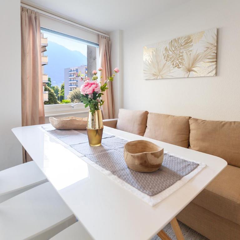 ☆ Central Apartment | Terrace & Private Parking ☆ - Apartment with Mountain View - 6