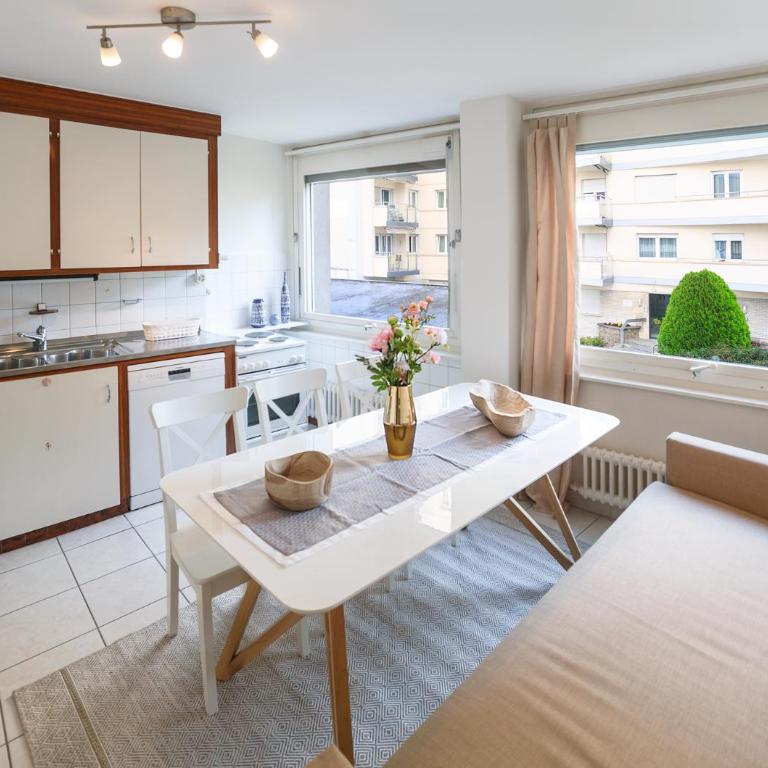 ☆ Central Apartment | Terrace & Private Parking ☆ - Apartment with Mountain View - 4