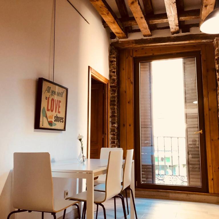 Gran Vía apartamentos de temporada - Apartment with Balcony - 2