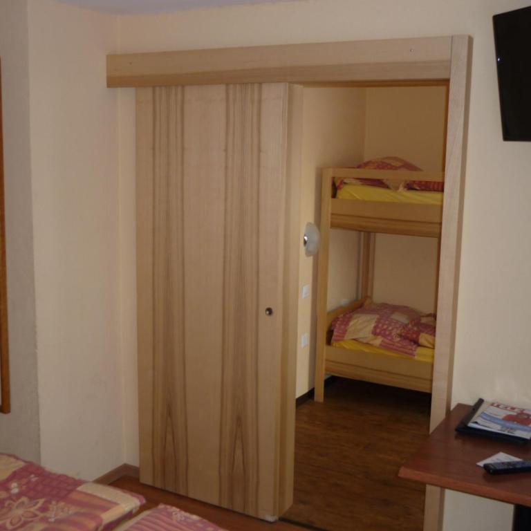 Hotel Europa Guest House - kein Personenaufzug - no elevator - Familienzimmer - 1