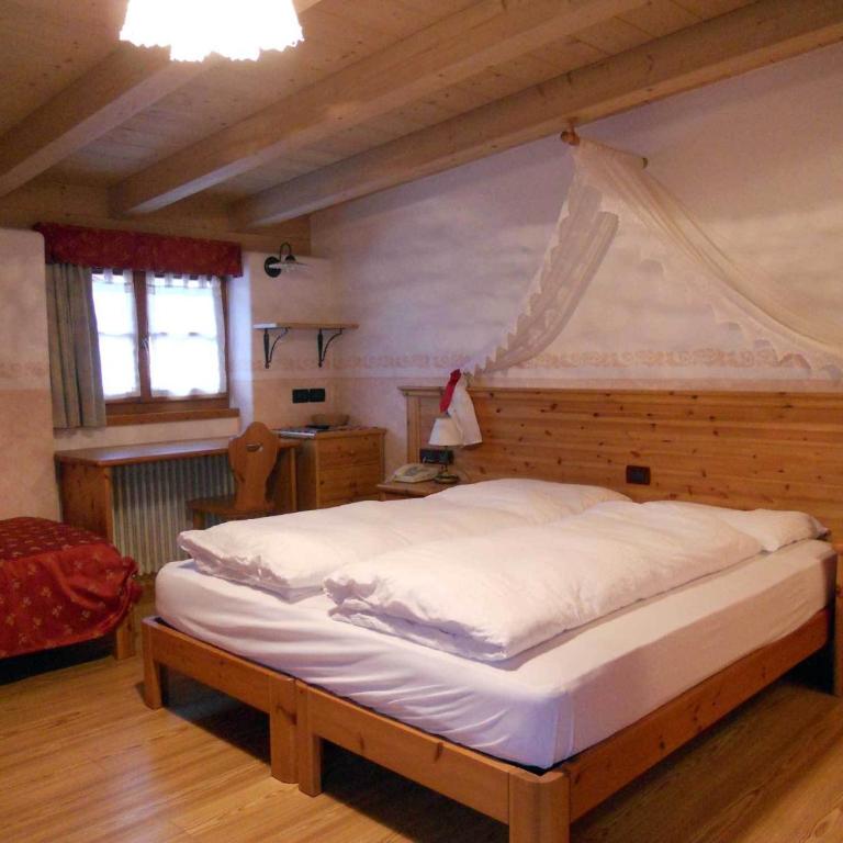 Hotel Garnì Salvanel - Vierbettzimmer - Dachgeschoss - 2