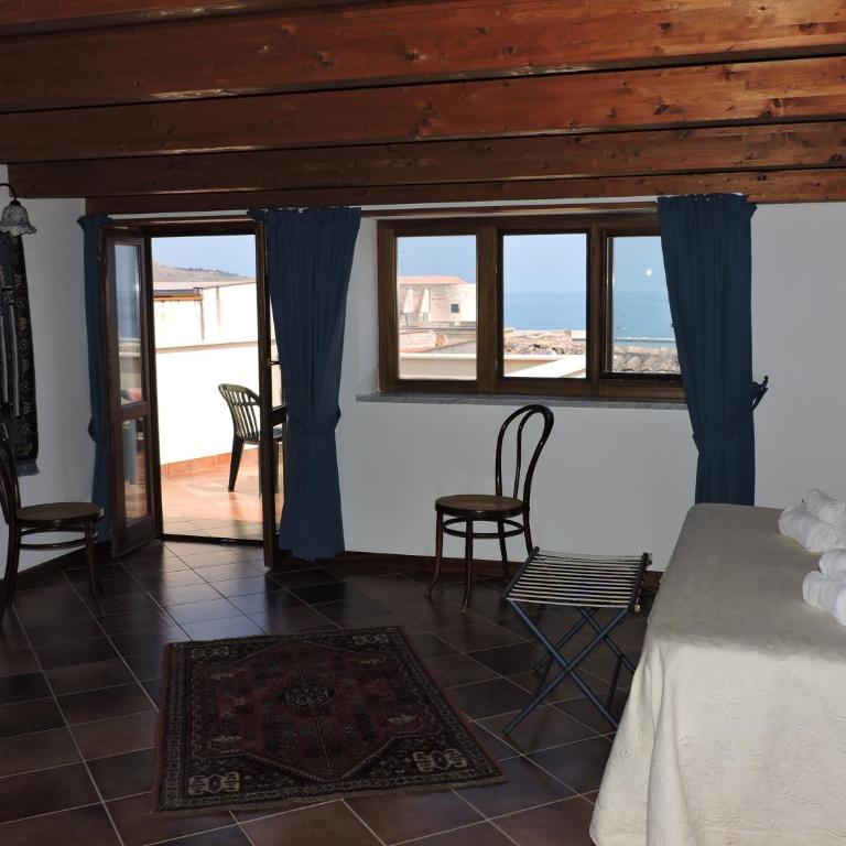 Aziyz Camere - Camera Matrimoniale con Balcone e Vista Mare - 2