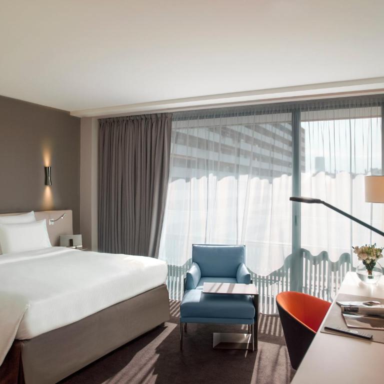 Pullman Paris Tour Eiffel - Chambre Lit King-Size Classique avec Balcon - Vue sur Jardin - 1