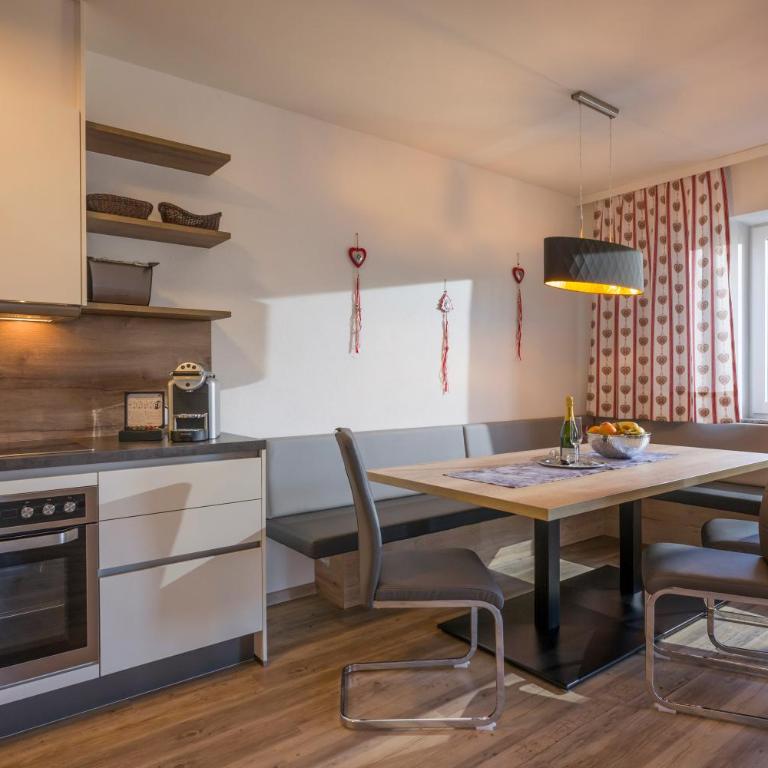 Aparthotel AlpTirol - Apartment mit 3 Schlafzimmern (Dorfplatzl) - 1