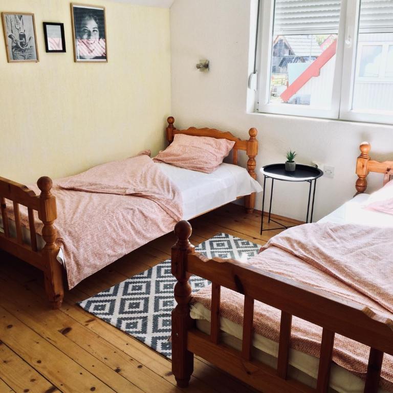 Apartmani Božana Vojinović - Twin Room with Shared Bathroom - 3
