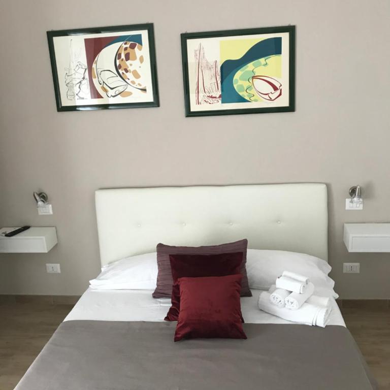 Juna's guest house - Double Room with Private Bathroom - 9