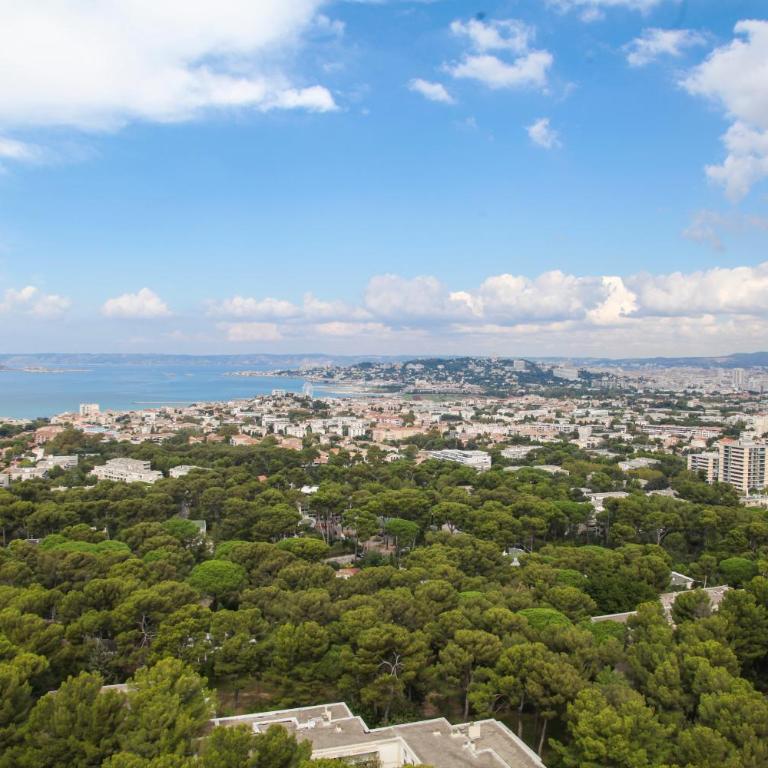 VUE MER et montagne dans parc du roy d'espagne, Up to 7 people - Apartment - 37