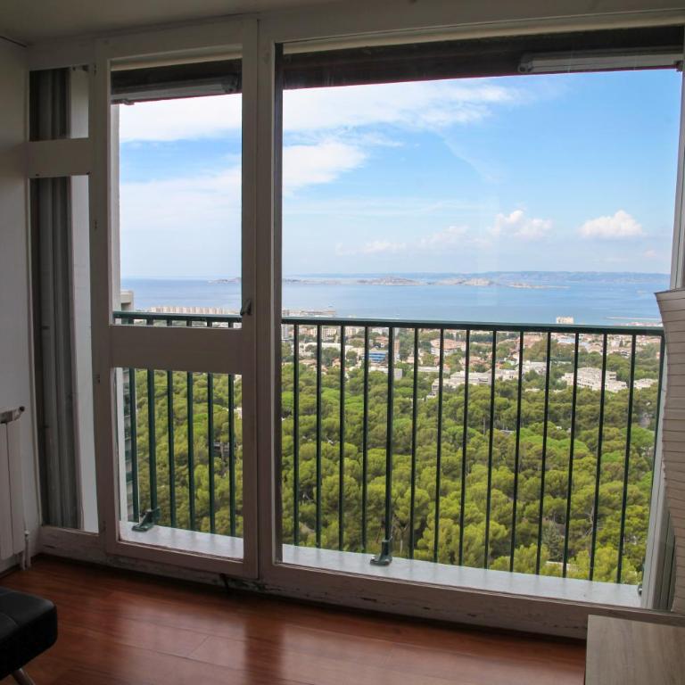 VUE MER et montagne dans parc du roy d'espagne, Up to 7 people - Apartment - 36