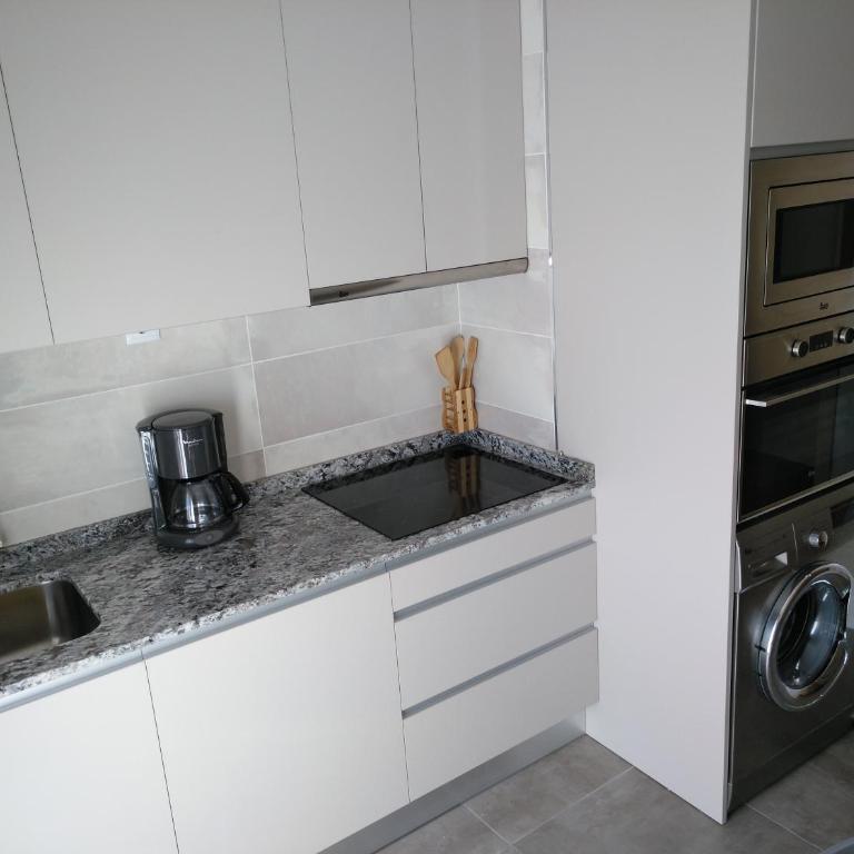 Gonzalo de Berceo 15 " CALIDAD-SOBRIO" AND " FREE PRIVATE PARKING " - Apartamento de 3 dormitorios - 48