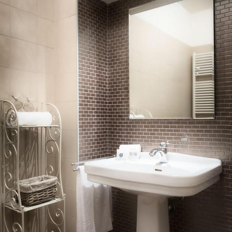 Palazzo Cerù Bed and Breakfast - Camera Matrimoniale con Bagno Privato - 1