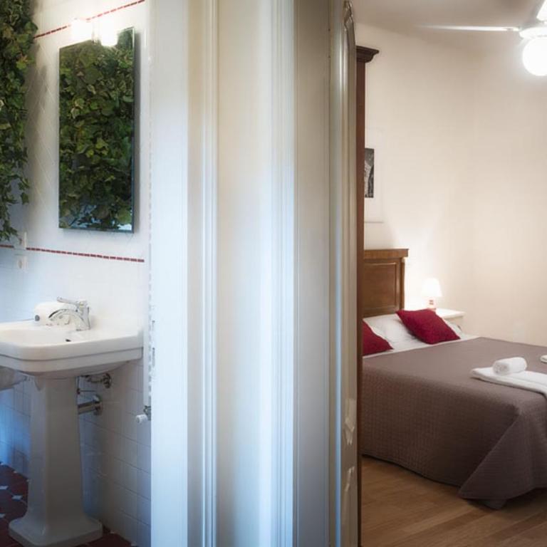 Palazzo Cerù Bed and Breakfast - Camera Matrimoniale con Bagno Privato Esterno - 2