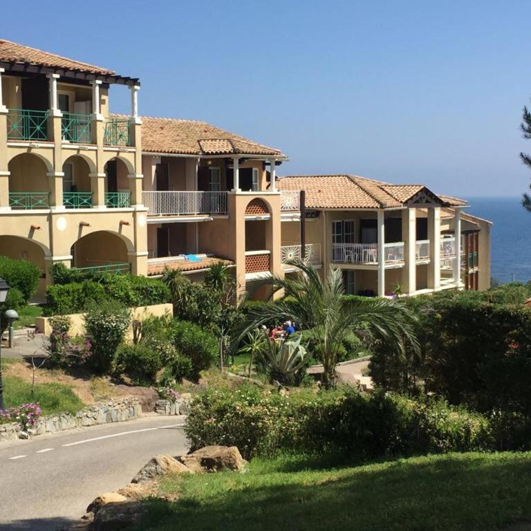 Appartement à Cap Estérel Village Pierre et Vacances Piscines et parking inclus - Studio - 38