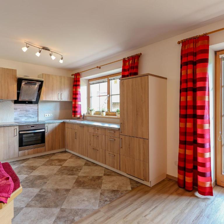 Chalet in Bramberg near Ski Slopes - Apartment mit 4 Schlafzimmern - 7