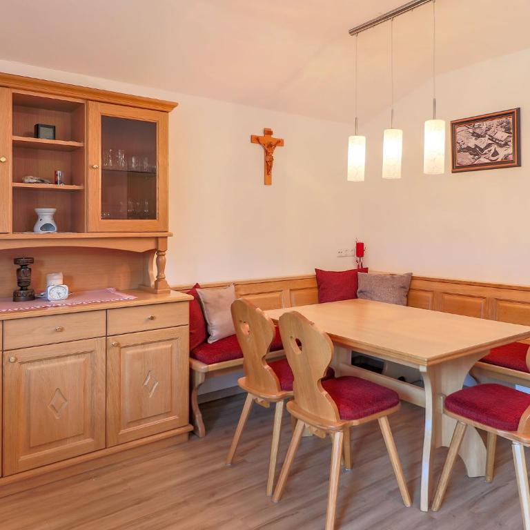 Chalet in Bramberg near Ski Slopes - Apartment mit 4 Schlafzimmern - 5