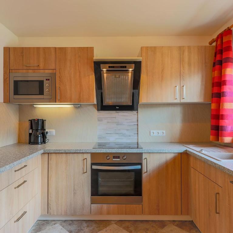 Chalet in Bramberg near Ski Slopes - Apartment mit 4 Schlafzimmern - 6