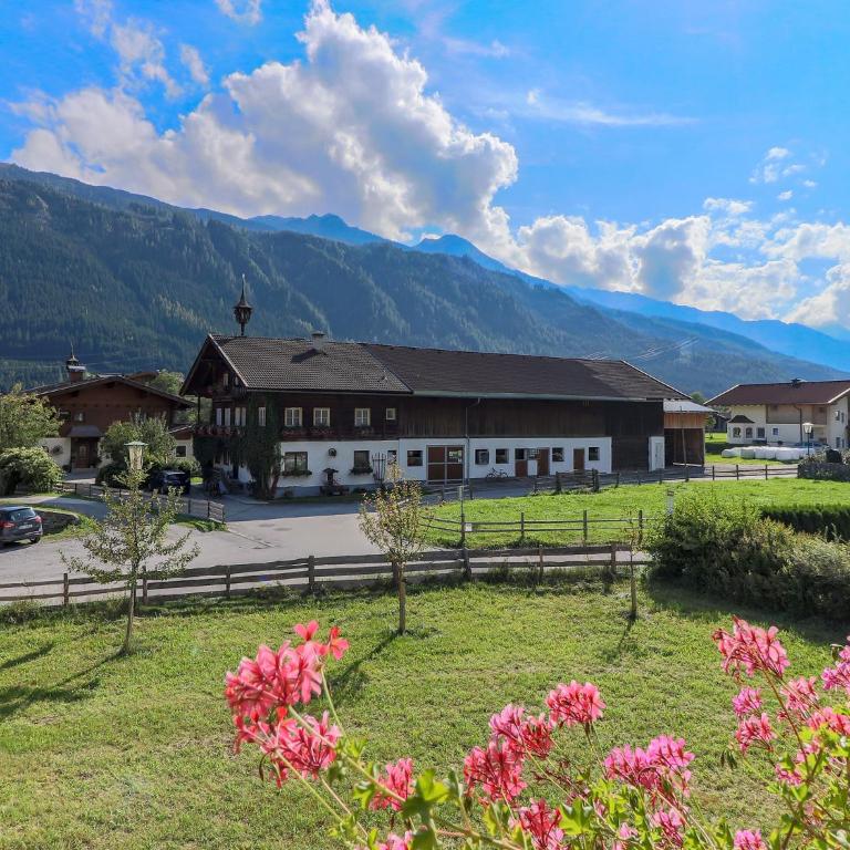 Chalet in Bramberg near Ski Slopes - Apartment mit 4 Schlafzimmern - 2