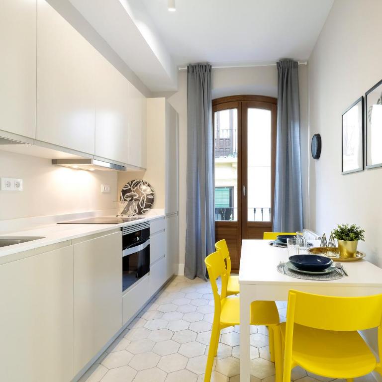 tuGuest Placeta de San Gil Apartments - Two-Bedroom Apartment - 11