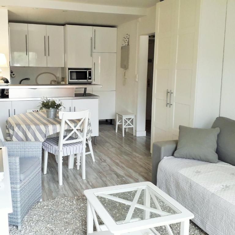 B13 Appartement avec Parking proche Plage - One-Bedroom Apartment - 9