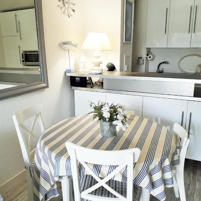 B13 Appartement avec Parking proche Plage - One-Bedroom Apartment - 6