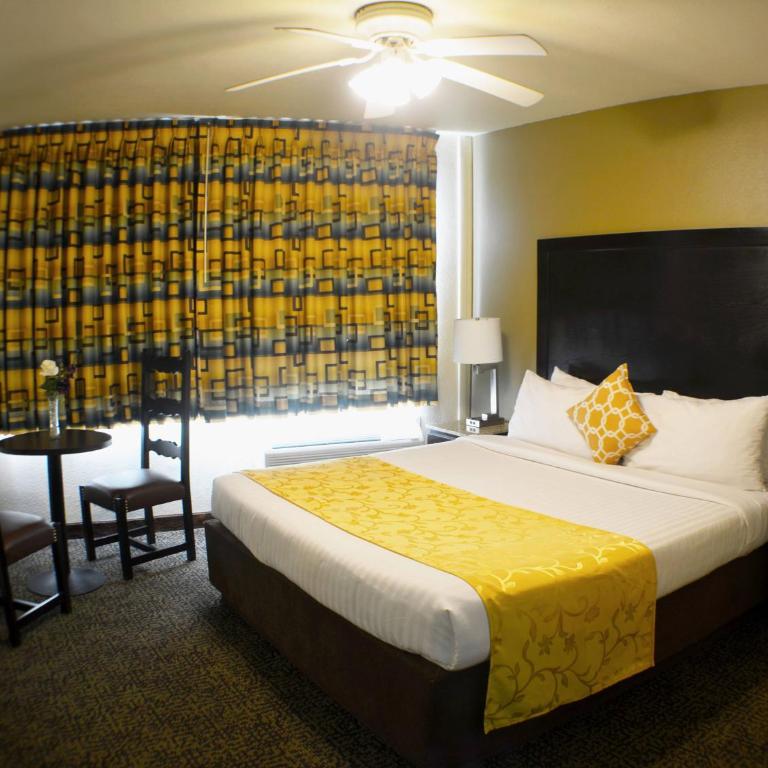 Hotel America - Deluxe King Room - 1