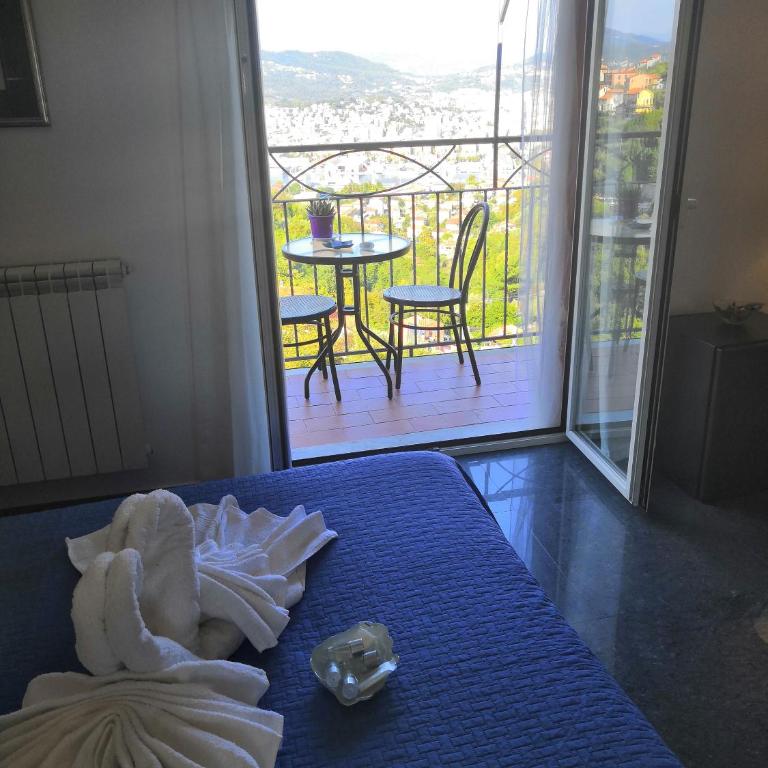 Villa Patrizia - Camera Matrimoniale Deluxe con Bagno Privato e Vista Mare - 9