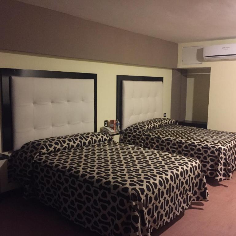 Hotel Essen's - Double Room with Two Double Beds with Lake View - 11