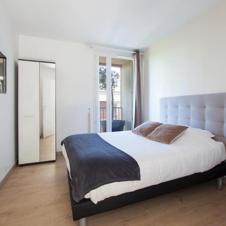T4 refait à neuf Rennes, 3 ch. parking, 2 balcons. - Three-Bedroom Apartment - 16