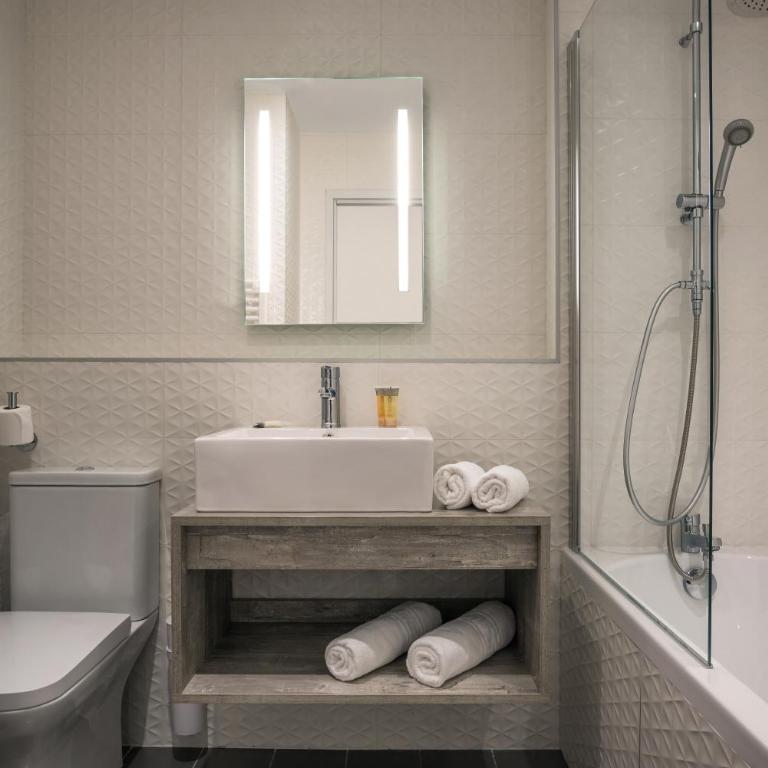 SOWELL HOTELS Les Chevaliers - Chambre Double Standard - 4