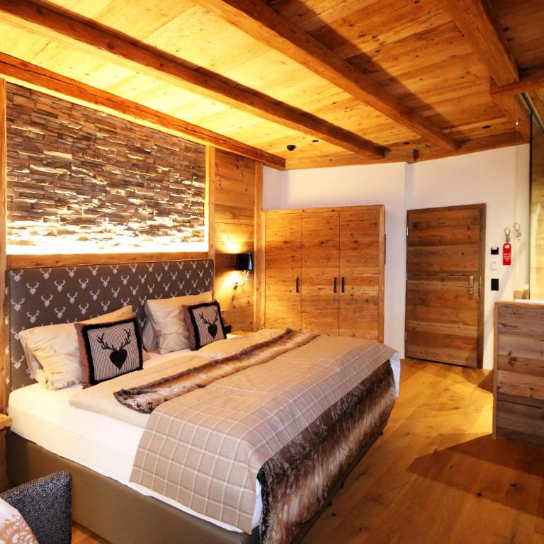 Amber Ski-in/out Hotel & Spa - Zimmer mit Kingsize-Bett und Balkon - 4