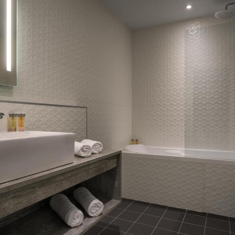 SOWELL HOTELS Les Chevaliers - Chambre Double Standard - 1