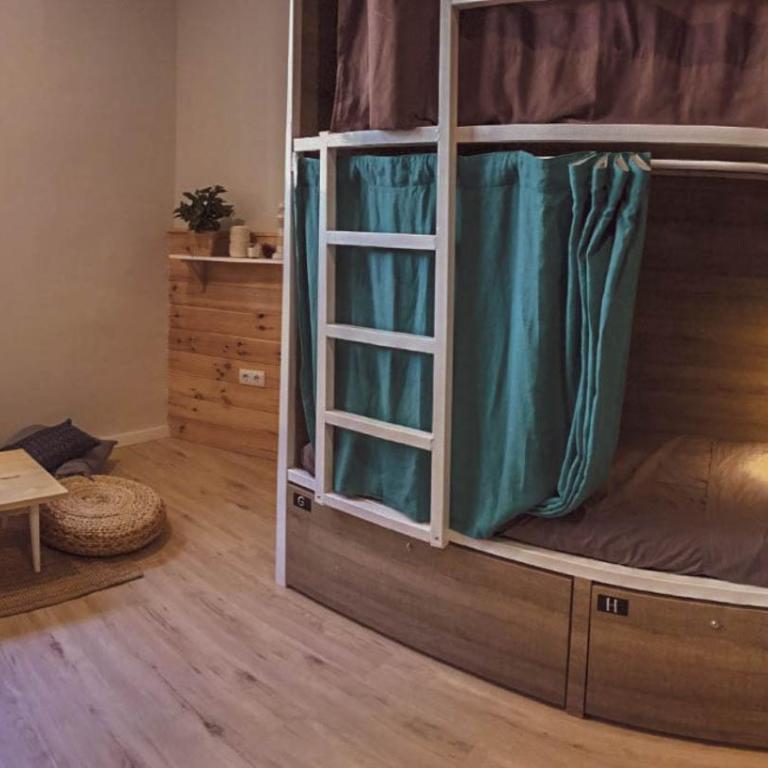 Cantagua Hostel - Bed in 10-Bed Mixed Dormitory Room - 9