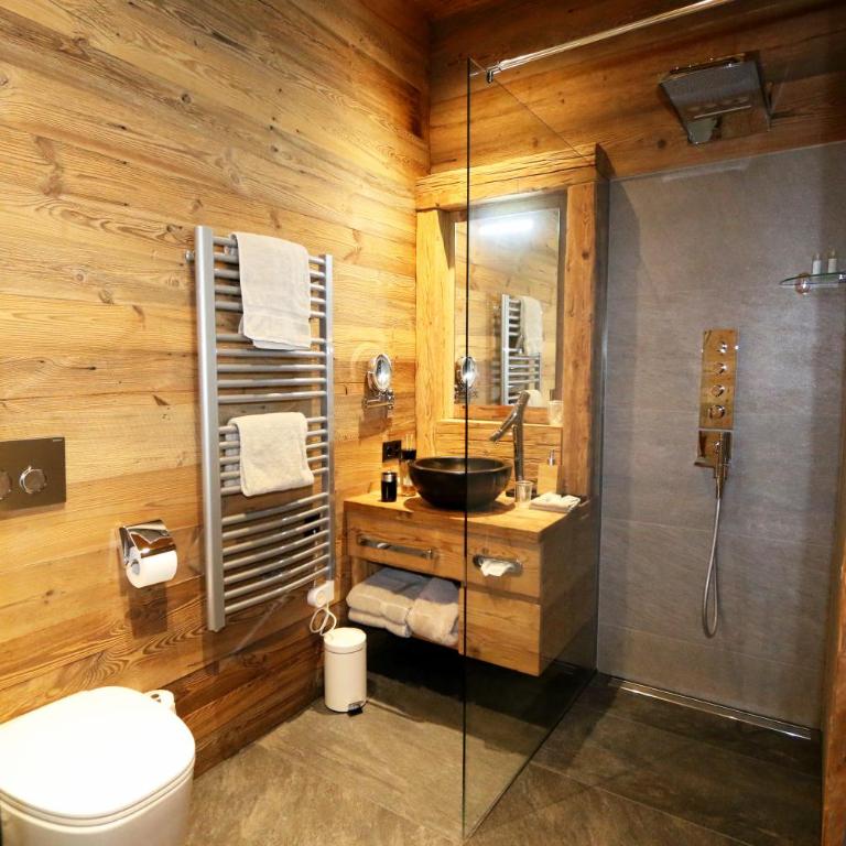 Amber Ski-in/out Hotel & Spa - Zimmer mit Kingsize-Bett und Balkon - 3