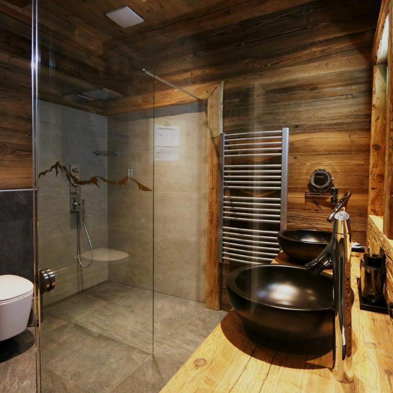Amber Ski-in/out Hotel & Spa - Deluxe Suite mit Kingsize-Bett - 9
