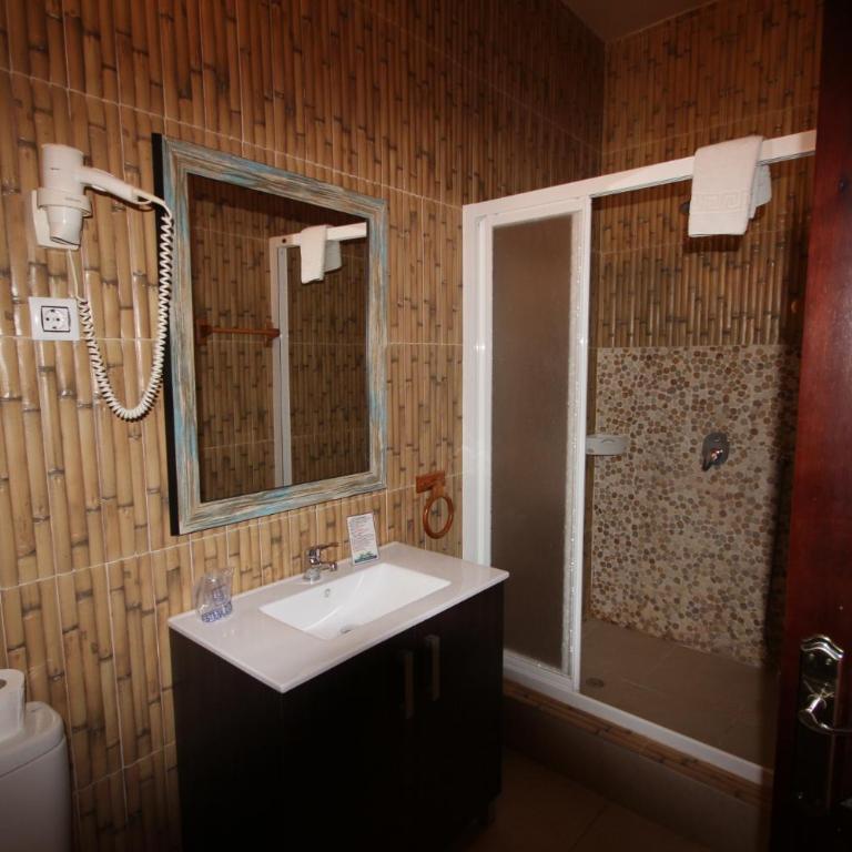 Hotel Copacabana Tarifa Beach - Habitación Doble Grande - 9