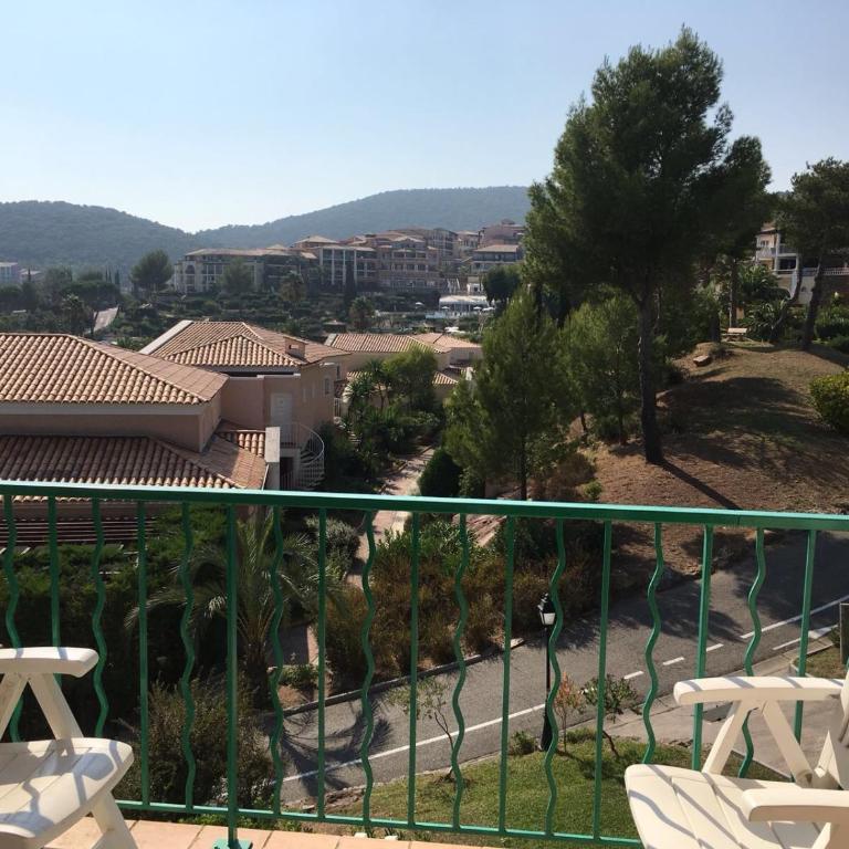 Appartement à Cap Estérel Village Pierre et Vacances Piscines et parking inclus - Studio - 13