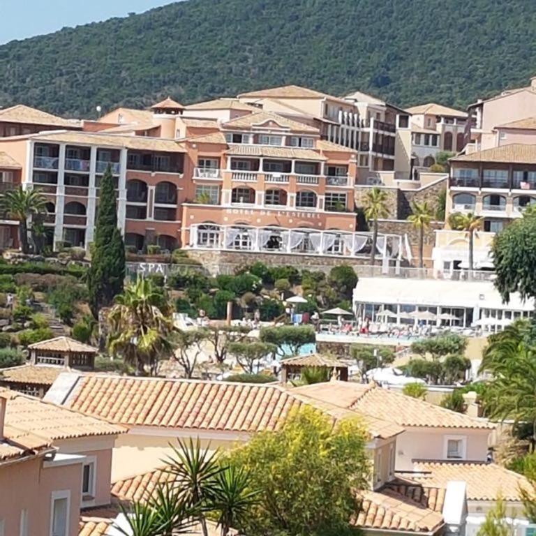Appartement à Cap Estérel Village Pierre et Vacances Piscines et parking inclus - Studio - 28