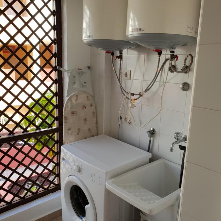 Terrazas del Duque 2, terrace, sea view, only 300 m to beach, heated pool, wifi internet, dishwasher, washing machine - Apartamento con vistas al mar - 30
