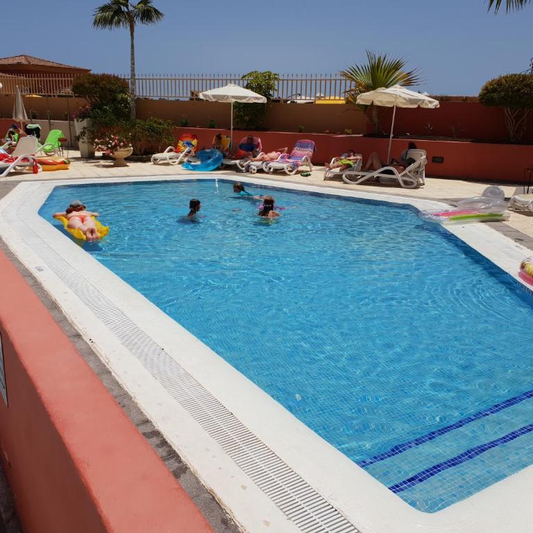 Terrazas del Duque 2, terrace, sea view, only 300 m to beach, heated pool, wifi internet, dishwasher, washing machine - Apartamento con vistas al mar - 40