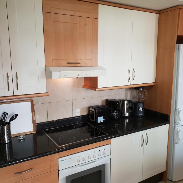 Terrazas del Duque 2, terrace, sea view, only 300 m to beach, heated pool, wifi internet, dishwasher, washing machine - Apartamento con vistas al mar - 10