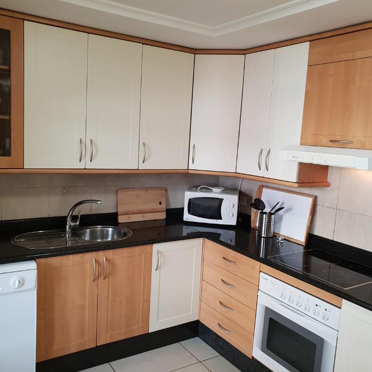 Terrazas del Duque 2, terrace, sea view, only 300 m to beach, heated pool, wifi internet, dishwasher, washing machine - Apartamento con vistas al mar - 8