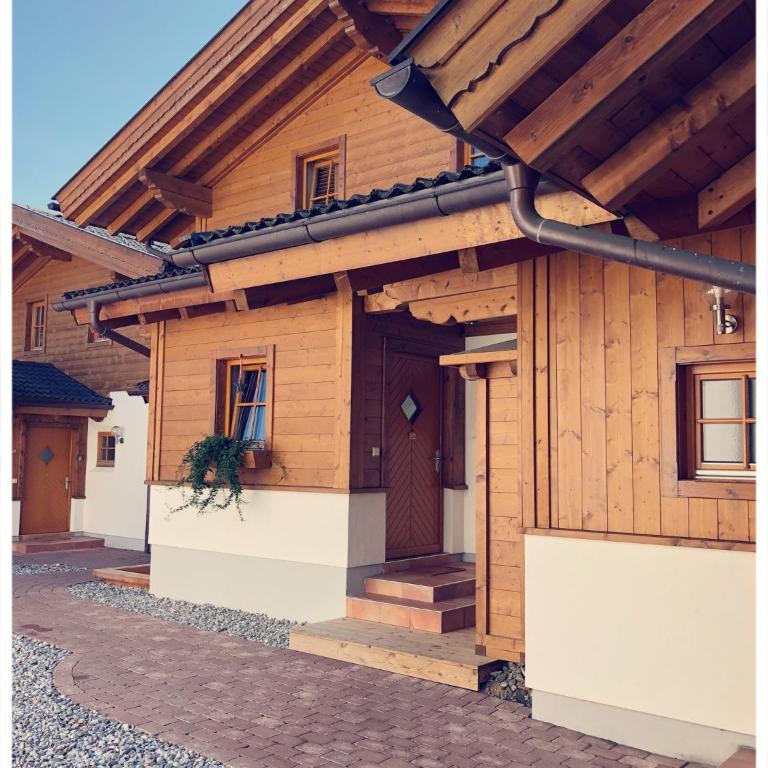 Dorfchalets & Apartments - in Kaprun centre including FREE entry Tauern Spa and Summer Card - Chalet (6 Erwachsene) - kostenfreier Zugang zum VIP Tauern Spa - 6