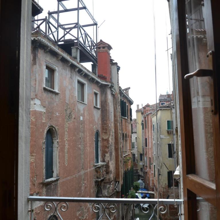 Hotel Canada - Camera Familiare con Vista Canale - 9
