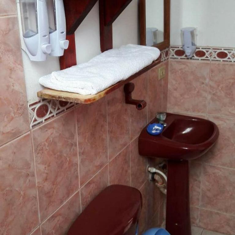 Hospedaje Sarita - Habitación Doble con baño privado - 4