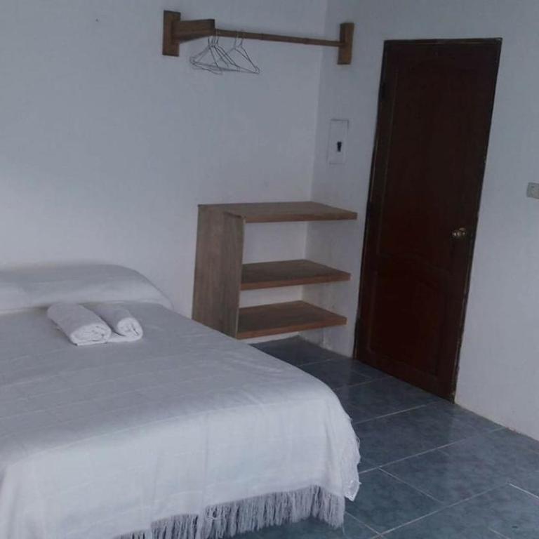 Hospedaje Sarita - Habitación Triple con baño - 1