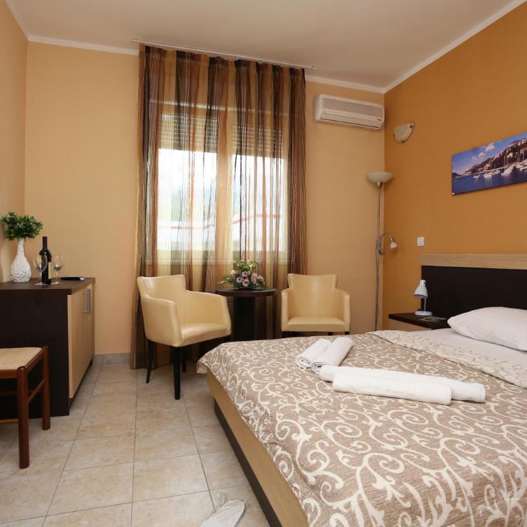 Hotel Play - Deluxe Double Room - 4