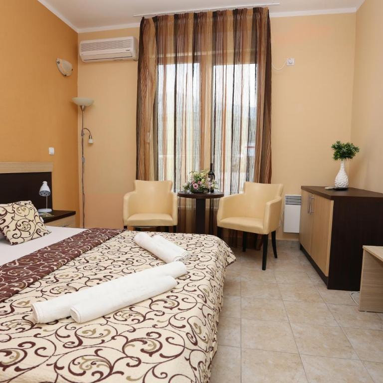 Hotel Play - Deluks Dvokrevetna Soba sa Bračnim Krevetom - 1