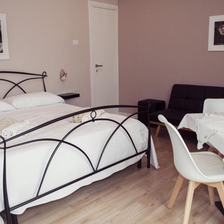 Casa Giulia - Deluxe Double Room with Private Bathroom - 1