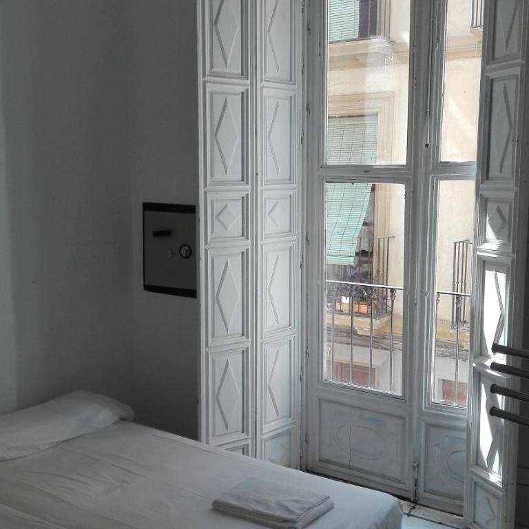 Pensión Duquesa Bed & Breakfast - Double Room with Shared Bathroom - 6