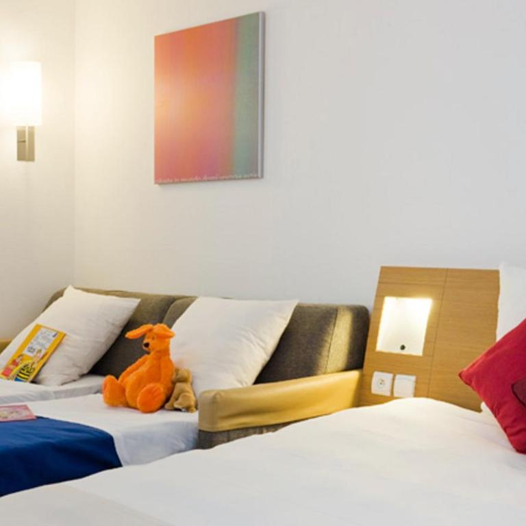 Novotel Toulouse Purpan Aéroport - Classic Double Room with Double Sofa Bed - 8